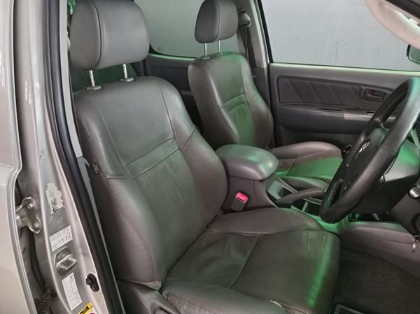 2011-Toyota-Hilux-27-VVTI-Raider-Raised-Body-LEGEND-40-PetrolMan image:12