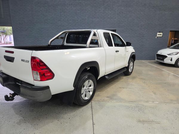 2018-Toyota-Hilux-24-GD-6-Raised-Body-SRX-Extended-Cab image:9