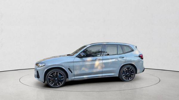 2024-BMW-X3-M40i image:14