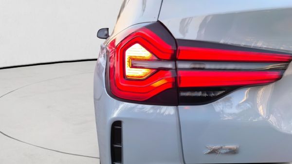 2024-BMW-X3-M40i image:18