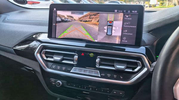 2024-BMW-X3-M40i image:20