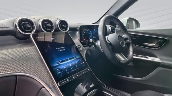 2025-Mercedes-Benz-GLC-220D-4Matic image:10