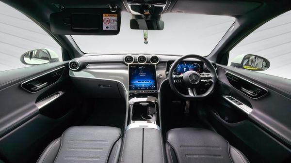 2025-Mercedes-Benz-GLC-220D-4Matic image:11