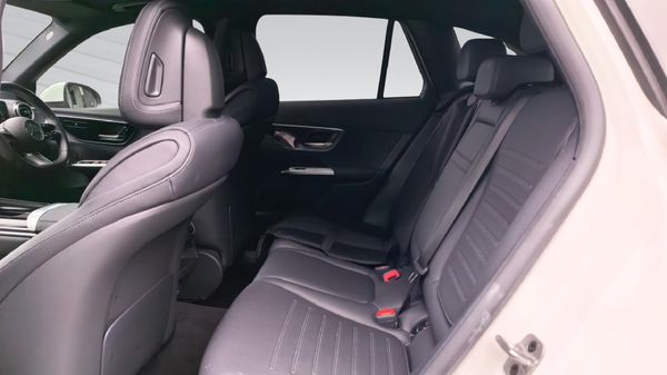 2025-Mercedes-Benz-GLC-220D-4Matic image:14
