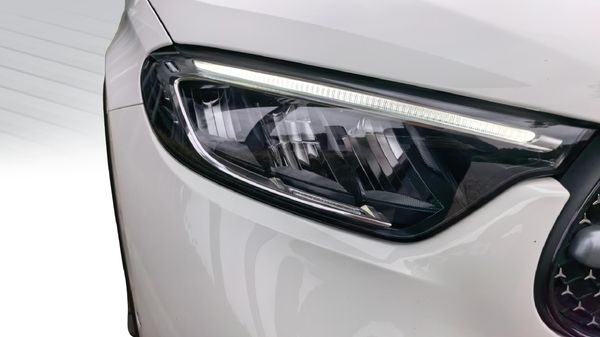 2025-Mercedes-Benz-GLC-220D-4Matic image:17