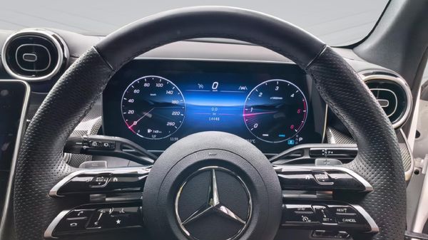 2025-Mercedes-Benz-GLC-220D-4Matic image:5