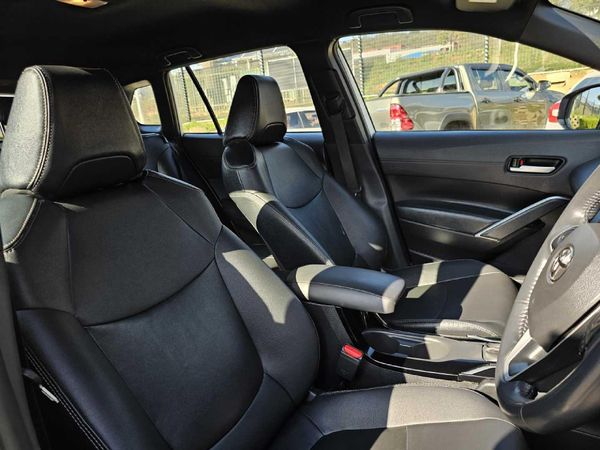 2024-Toyota-Corolla-Cross-18-XS image:9