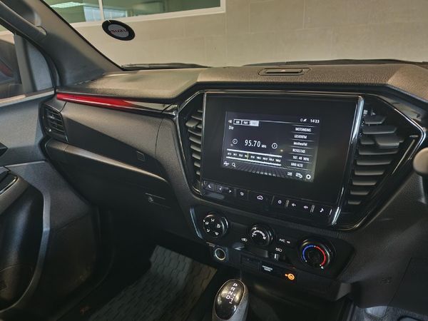 2024-Isuzu-D-Max-19-DDI-HR-X-Rider-Auto-Double-Cab image:14