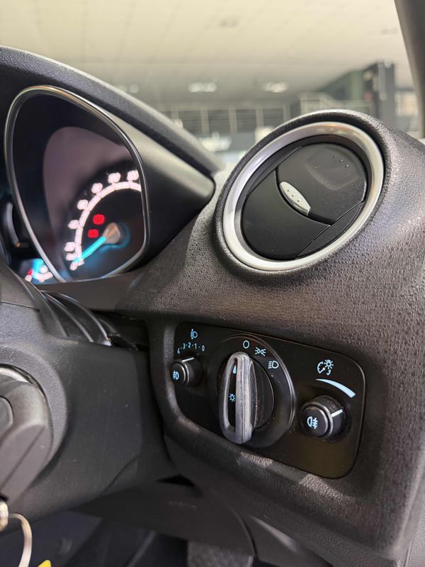 2017-Ford-Fiesta-10-EcoBoost-Trend-Auto-5-dr image:13