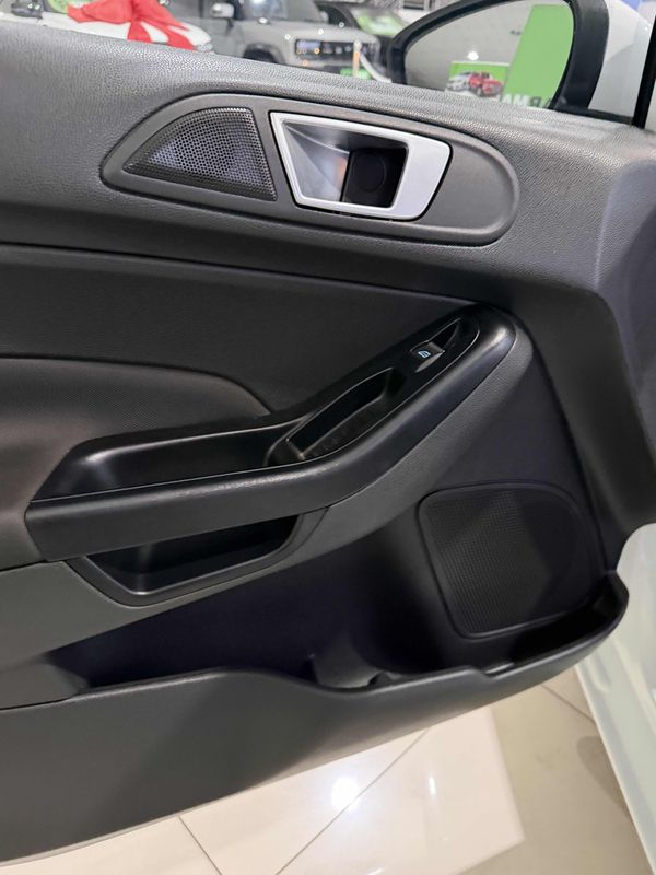 2017-Ford-Fiesta-10-EcoBoost-Trend-Auto-5-dr image:19