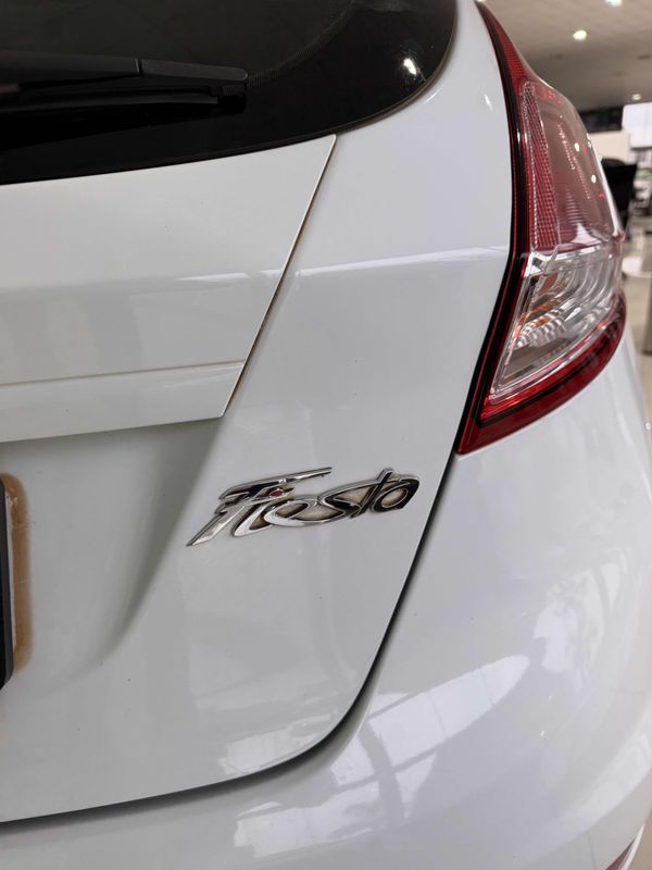 2017-Ford-Fiesta-10-EcoBoost-Trend-Auto-5-dr image:4
