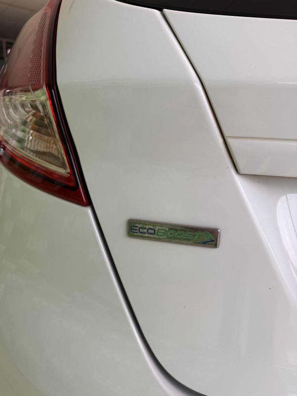 2017-Ford-Fiesta-10-EcoBoost-Trend-Auto-5-dr image:5
