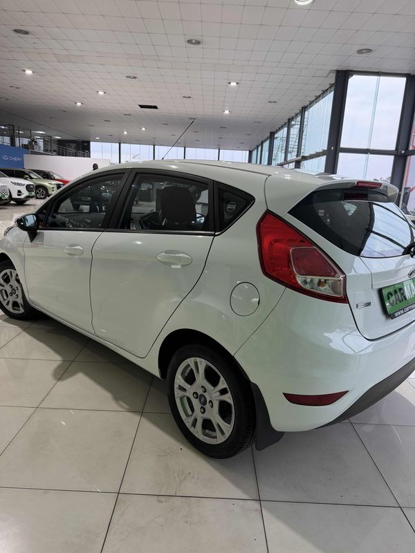 2017-Ford-Fiesta-10-EcoBoost-Trend-Auto-5-dr image:6