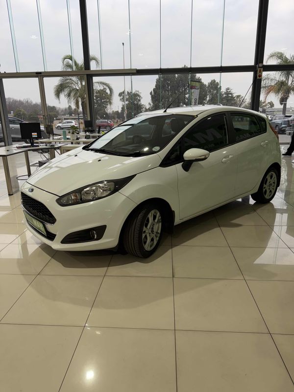 2017-Ford-Fiesta-10-EcoBoost-Trend-Auto-5-dr image:7