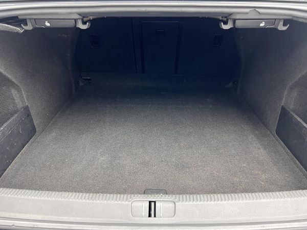 2012-Volkswagen-Passat-18-TSI-Comfortline-Auto-118kW image:10