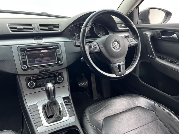 2012-Volkswagen-Passat-18-TSI-Comfortline-Auto-118kW image:5