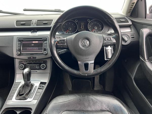 2012-Volkswagen-Passat-18-TSI-Comfortline-Auto-118kW image:6