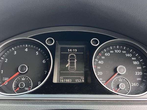 2012-Volkswagen-Passat-18-TSI-Comfortline-Auto-118kW image:7