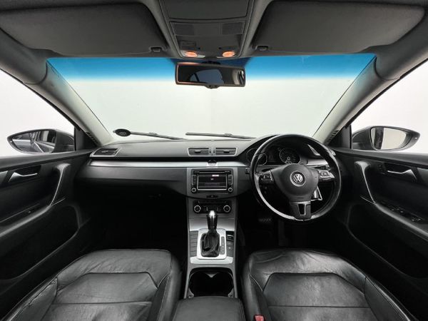 2012-Volkswagen-Passat-18-TSI-Comfortline-Auto-118kW image:8