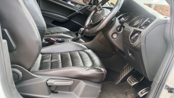 2016-Volkswagen-Golf-VII-20-TDI-Highline-Auto image:10