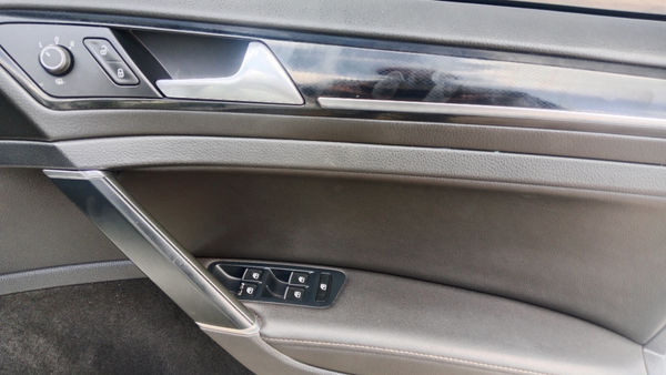 2016-Volkswagen-Golf-VII-20-TDI-Highline-Auto image:11