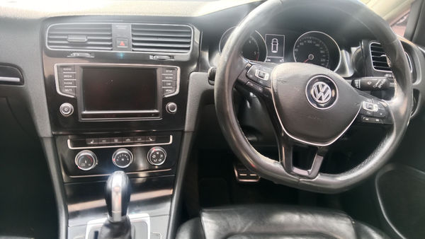 2016-Volkswagen-Golf-VII-20-TDI-Highline-Auto image:16