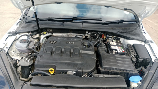 2016-Volkswagen-Golf-VII-20-TDI-Highline-Auto image:21