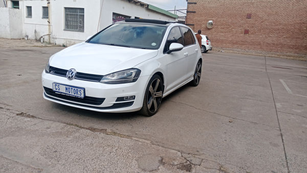 2016-Volkswagen-Golf-VII-20-TDI-Highline-Auto image:2