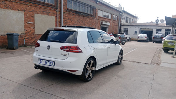 2016-Volkswagen-Golf-VII-20-TDI-Highline-Auto image:6
