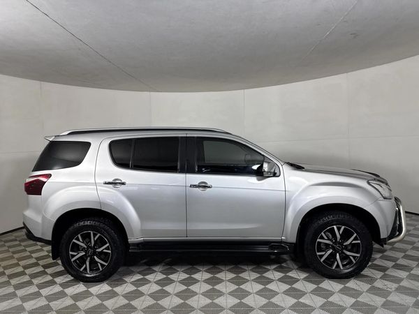 2021-Isuzu-Mu-x-30D-Auto image:16