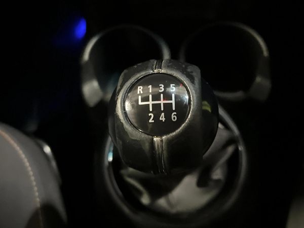 2015-MINI-Hatch-Cooper-5-dr image:9