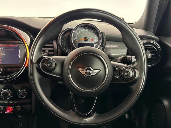 2015-MINI-Hatch-Cooper-5-dr image:10