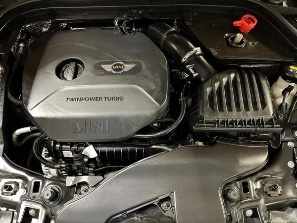 2015-MINI-Hatch-Cooper-5-dr image:11