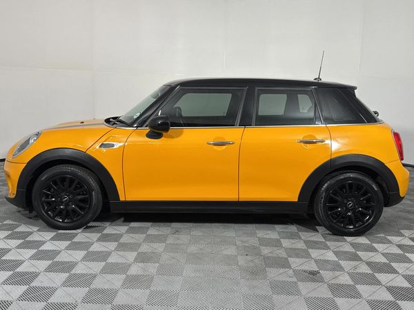 2015-MINI-Hatch-Cooper-5-dr image:15