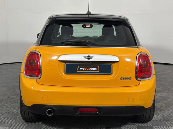 2015-MINI-Hatch-Cooper-5-dr image:16
