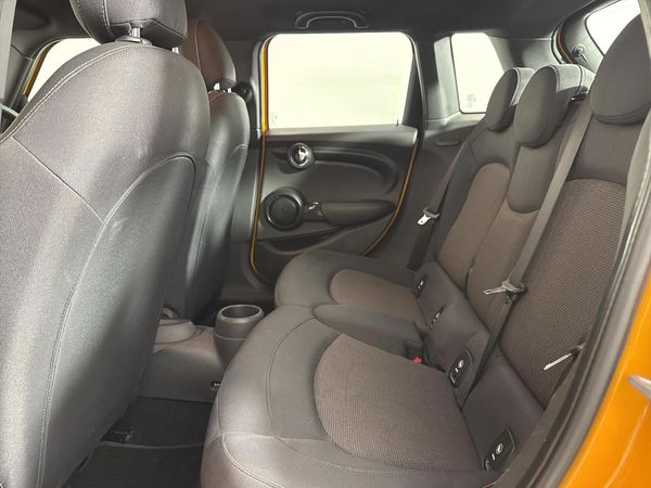 2015-MINI-Hatch-Cooper-5-dr image:3