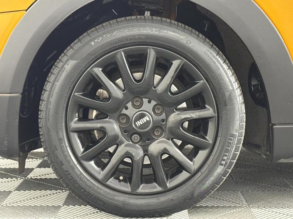 2015-MINI-Hatch-Cooper-5-dr image:4