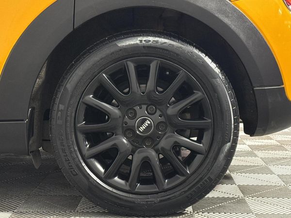 2015-MINI-Hatch-Cooper-5-dr image:6