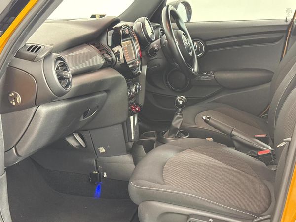 2015-MINI-Hatch-Cooper-5-dr image:7