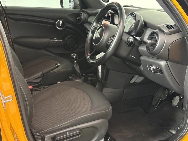 2015-MINI-Hatch-Cooper-5-dr image:8