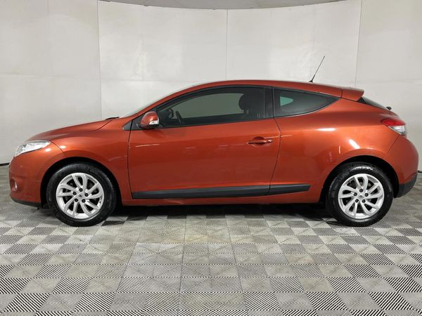 2012-Renault-Megane-III-Coupe-16-Dynamique-LTD image:10