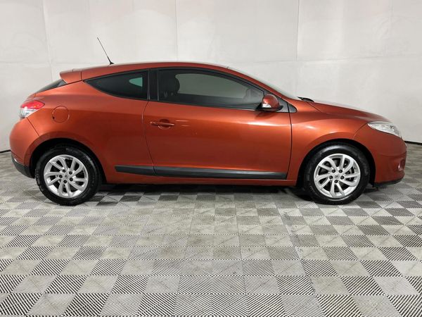 2012-Renault-Megane-III-Coupe-16-Dynamique-LTD image:8