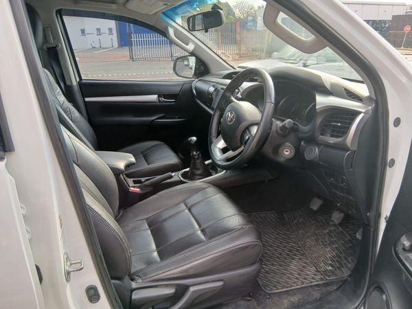 2016-Toyota-Hilux-28-GD-6-Raider-4x4-Double-Cab image:5
