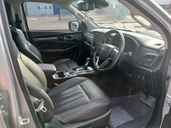 2023-Isuzu-Mu-x-30D-LS-4x4-Auto image:5