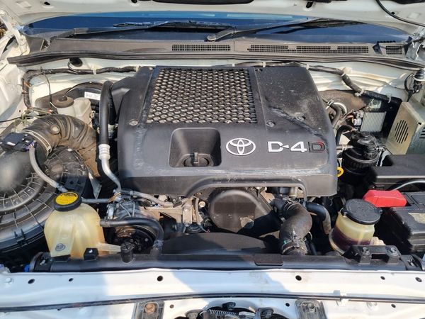 2014-Toyota-Hilux-30-D-4D-Raider-Xtra-Cab-4x4 image:12