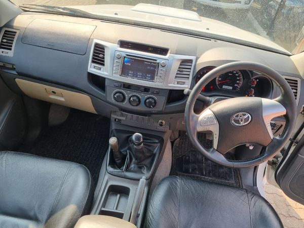 2014-Toyota-Hilux-30-D-4D-Raider-Xtra-Cab-4x4 image:3