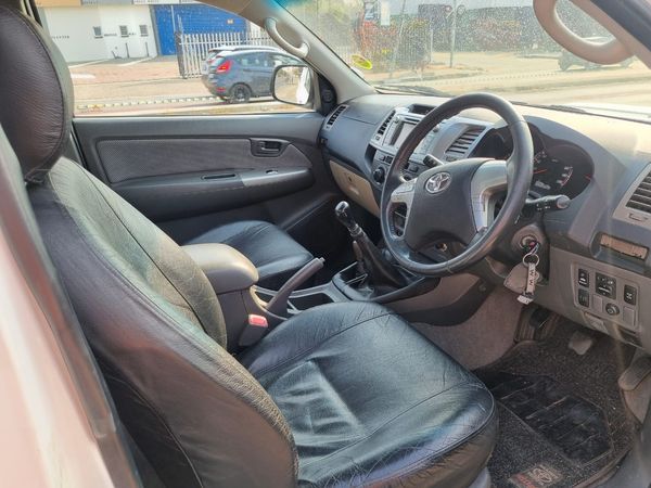 2014-Toyota-Hilux-30-D-4D-Raider-Xtra-Cab-4x4 image:4