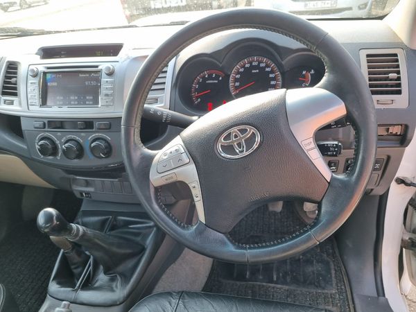 2014-Toyota-Hilux-30-D-4D-Raider-Xtra-Cab-4x4 image:5