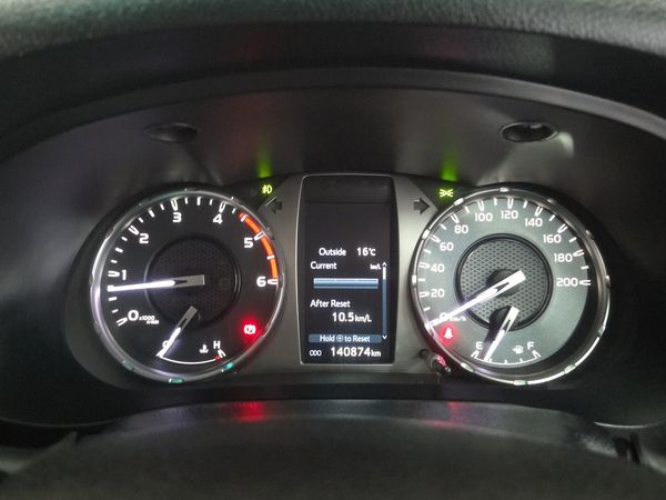 2021-Toyota-Hilux-Hilux-Double-Cab-24GD6-4X4-RAI-MT image:10