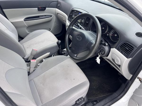 2010-Hyundai-Accent-16-GLS-HS image:12